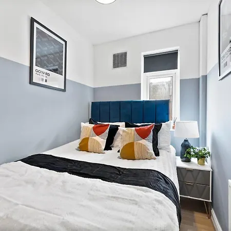 Exquisite 4 Bed In Leeds - Sleeps 10 - Parking بيت للعطل ليدز