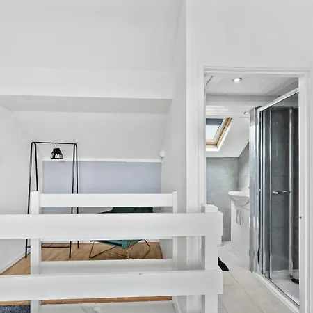 Exquisite 4 Bed In Leeds - Sleeps 10 - Parking * ليدز