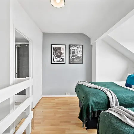 Exquisite 4 Bed In Leeds - Sleeps 10 - Parking ليدز