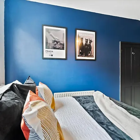 Exquisite 4 Bed In Leeds - Sleeps 10 - Parking ليدز