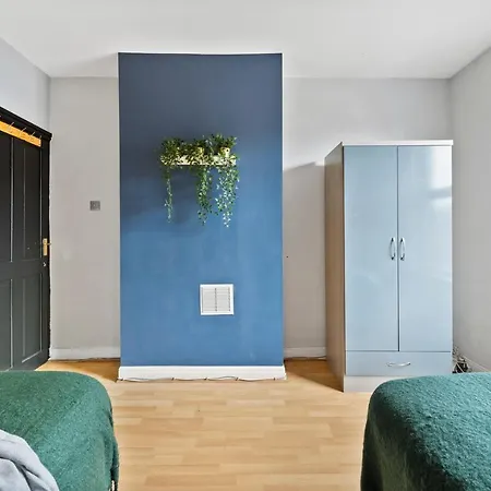 Exquisite 4 Bed In Leeds - Sleeps 10 - Parking * ليدز