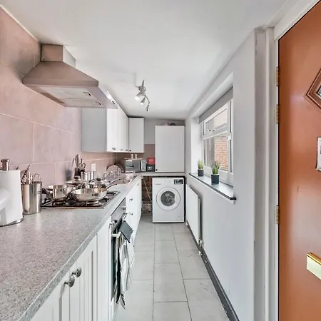بيت للعطل Exquisite 4 Bed In Leeds - Sleeps 10 - Parking *