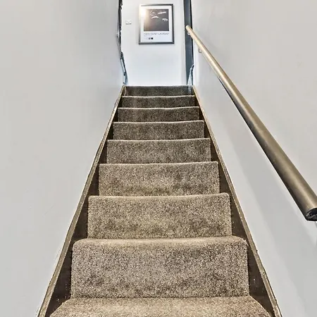 بيت للعطل Exquisite 4 Bed In Leeds - Sleeps 10 - Parking *
