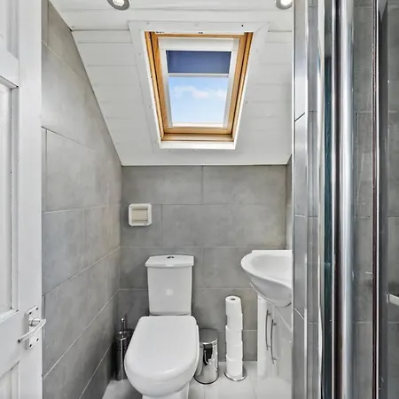بيت للعطل Exquisite 4 Bed In Leeds - Sleeps 10 - Parking ليدز