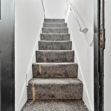 Exquisite 4 Bed In Leeds - Sleeps 10 - Parking بيت للعطل ليدز