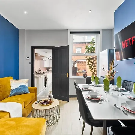 بيت للعطل Exquisite 4 Bed In Leeds - Sleeps 10 - Parking